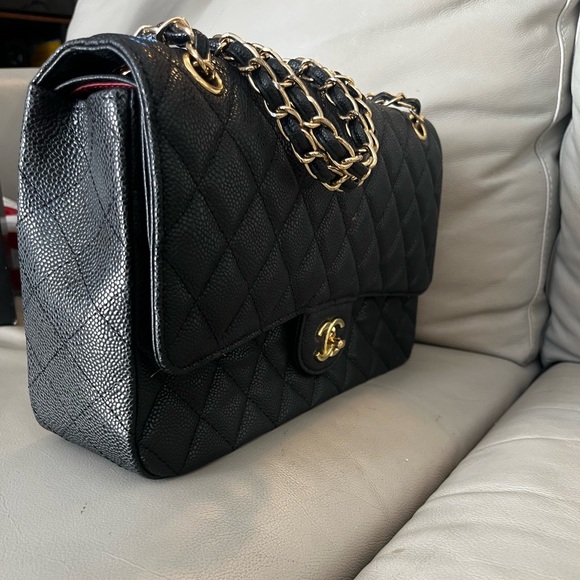CHANEL bag hasn’t been used in good condition - Picture 2 of 10